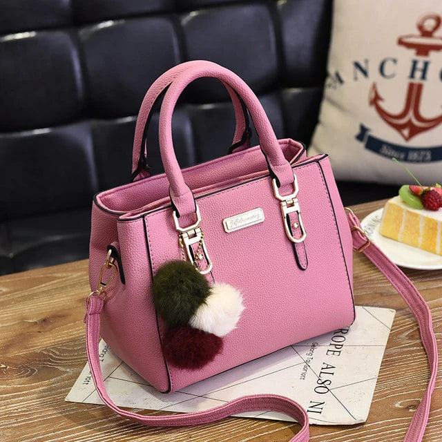 Bolsa Feminina de Couro Polly com Chaveiro de Brinde