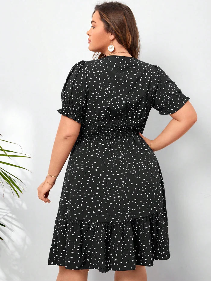 Vestido Curto Plus Size Decote V Manga Curta