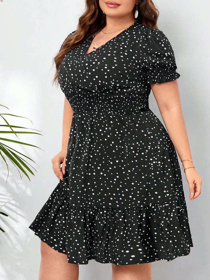 Vestido Curto Plus Size Decote V Manga Curta